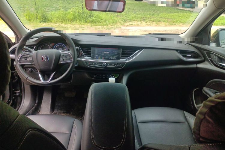 Used Buick Regal 2024 28T Luxury Edition Center Console
