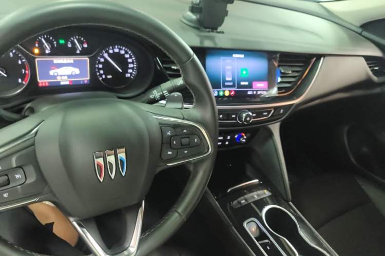 Used Buick Regal 2024 25T Deluxe Edition Center Console