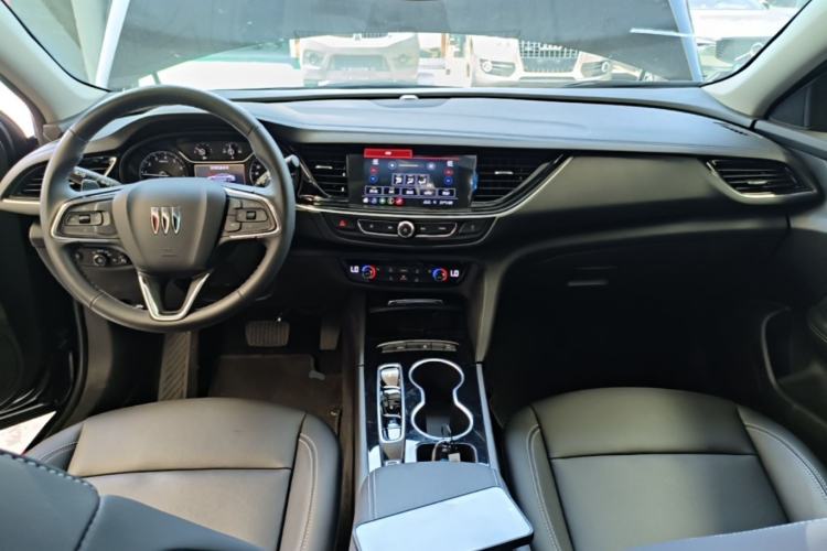 Used Buick Regal 2024 Revised 25T Ultra-Comfort Edition Center Console