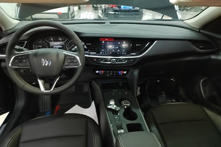 Used Buick Regal 2024 Revised 25T Ultra-Comfort Edition Center Console