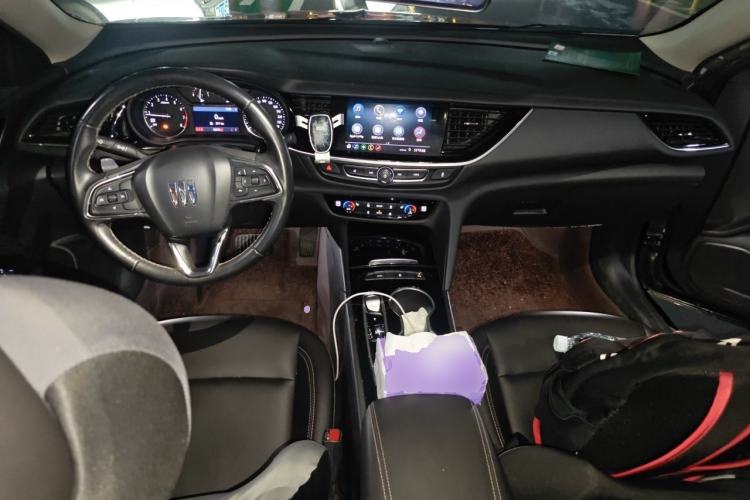 Used Buick Regal 2024 25T Deluxe Edition Center Console
