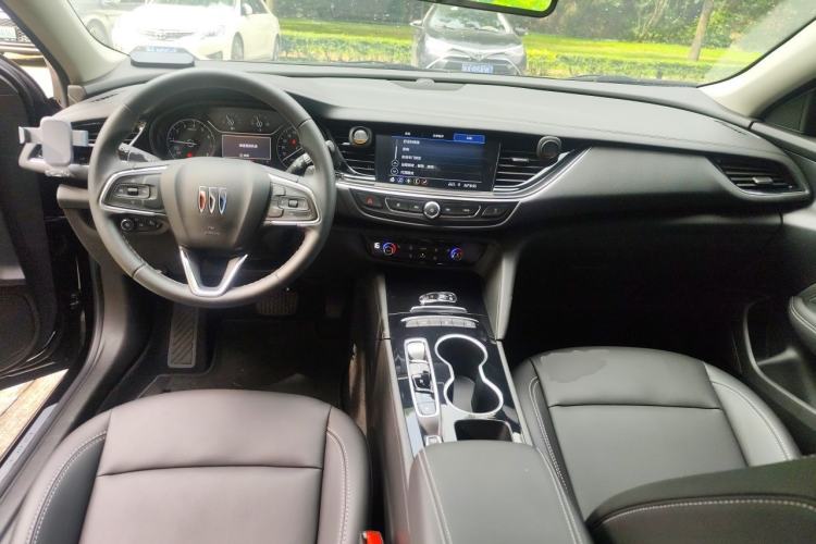 Used Buick Regal 2024 25T Deluxe Edition Center Console
