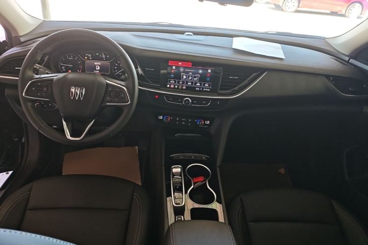 Used Buick Regal 2024 Revised 25T Ultra-Comfort Edition Center Console