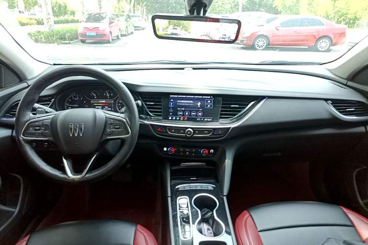 Used Buick Regal 2024 25T Deluxe Edition Center Console