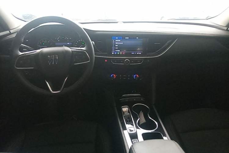 Used Buick Regal 2024 Revised 25T Ultra-Comfort Edition Center Console