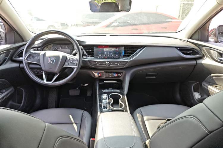 Used Buick Regal 2024 25T Deluxe Edition Center Console