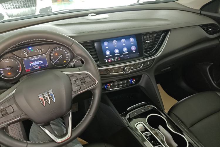 Used Buick Regal 2024 25T Deluxe Edition Center Console