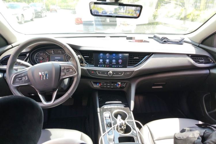 Used Buick Regal 2024 25T Deluxe Edition Center Console