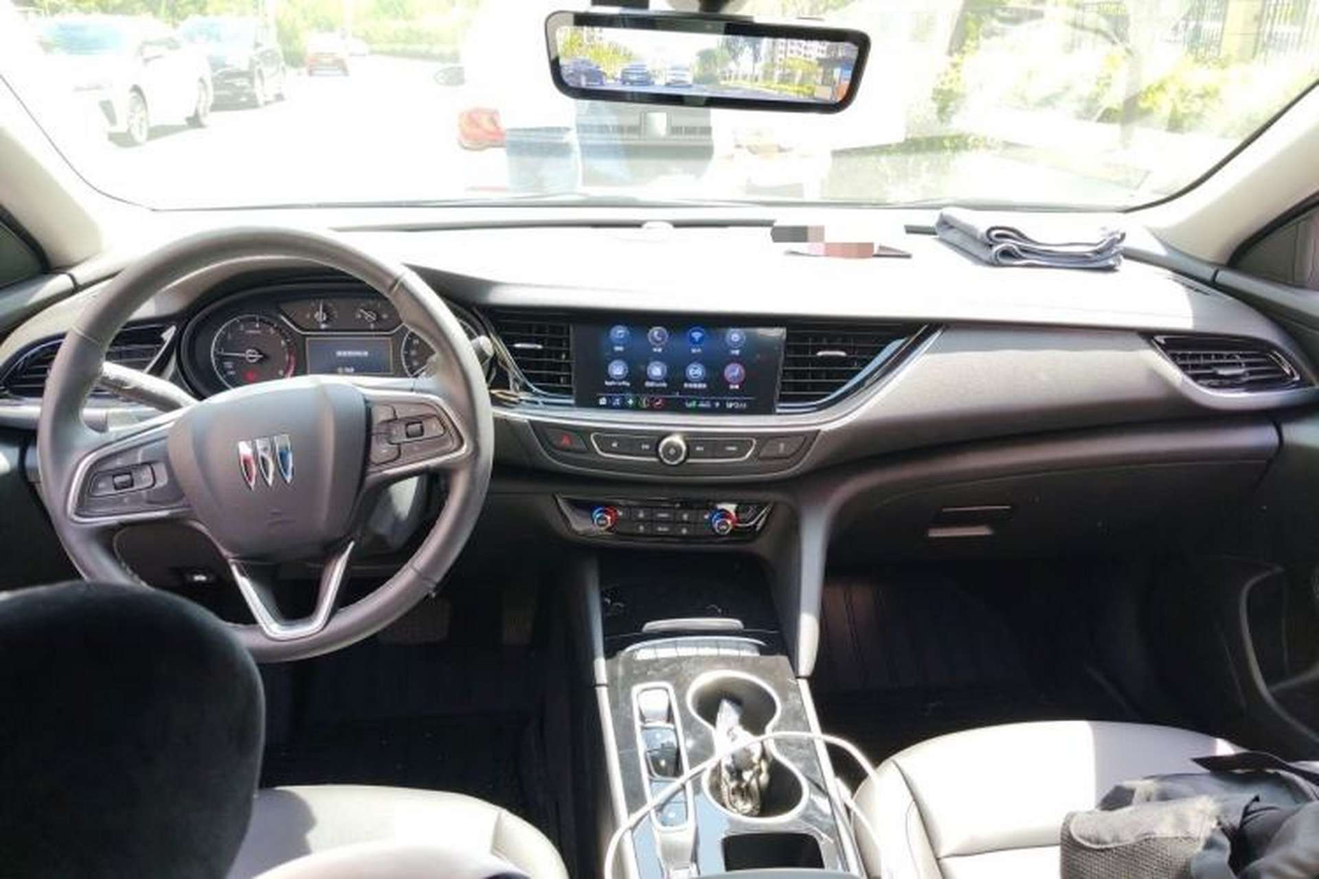 Used Buick Regal 2024 25T Deluxe Edition Center Console