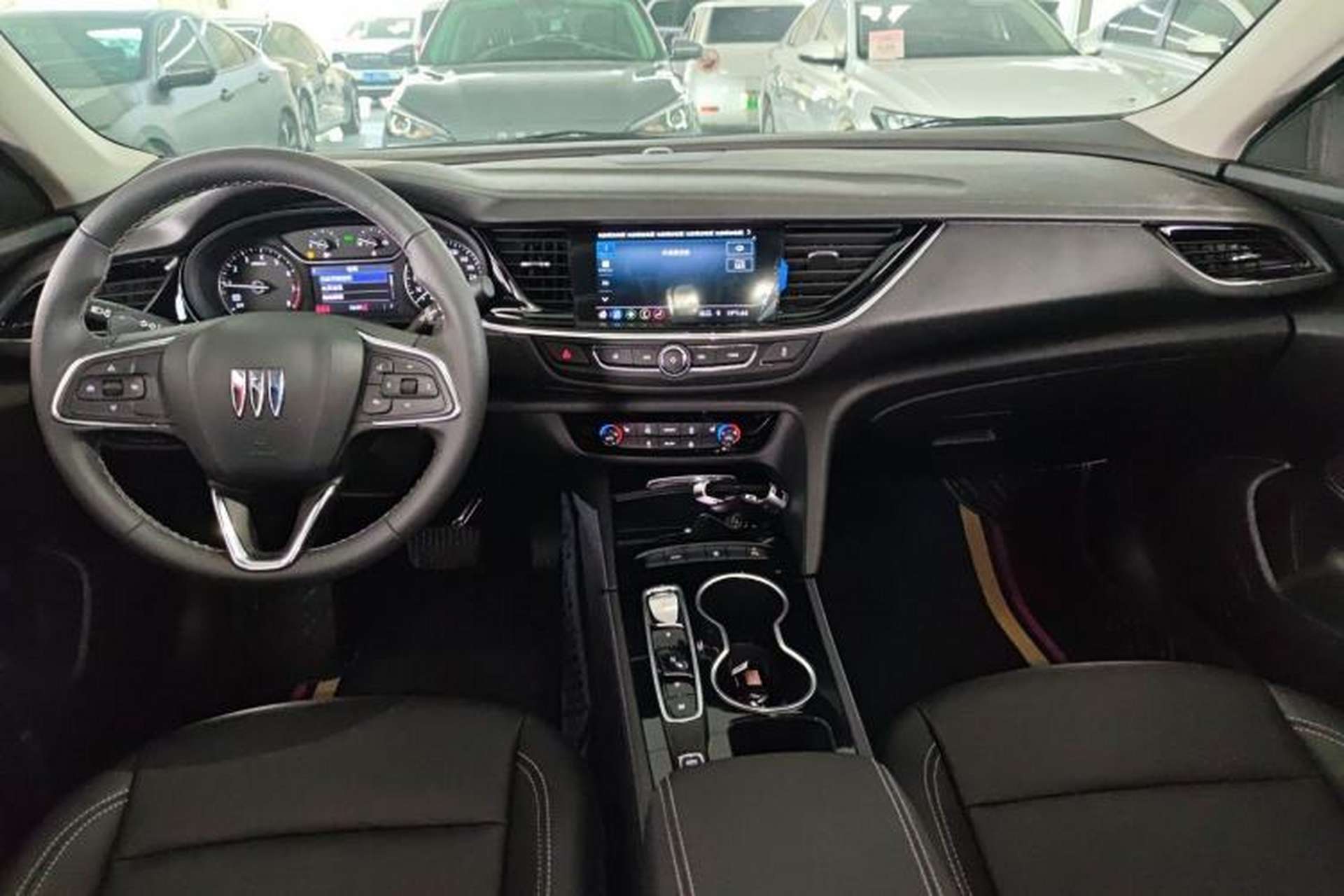 Used Buick Regal 2024 25T Deluxe Edition Center Console