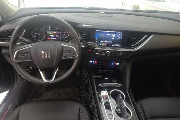 Used Buick Regal 2024 25T Deluxe Edition Center Console