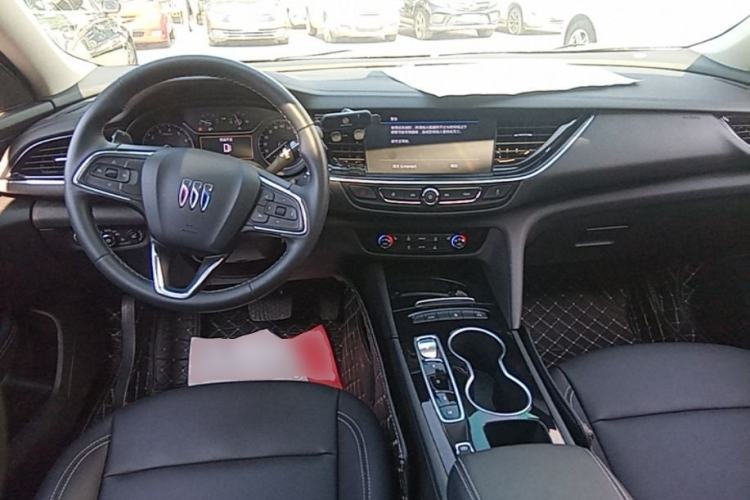 Used Buick Regal 2024 25T Deluxe Edition Center Console