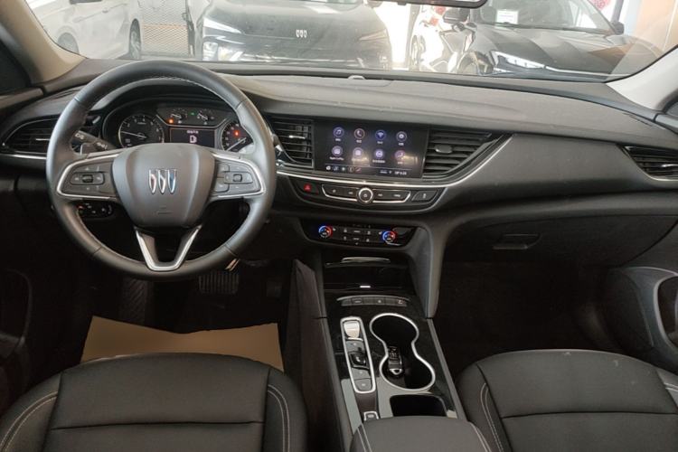 Used Buick Regal 2024 25T Deluxe Edition Center Console