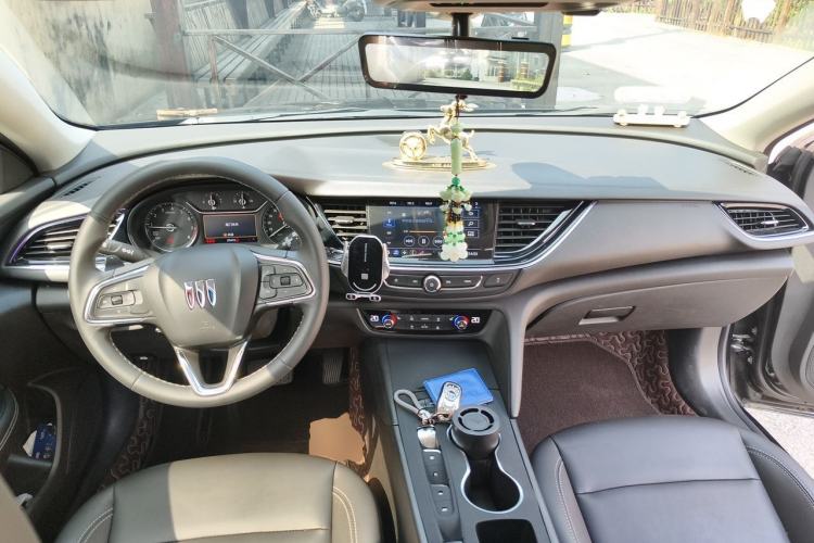 Used Buick Regal 2024 25T Deluxe Edition Center Console