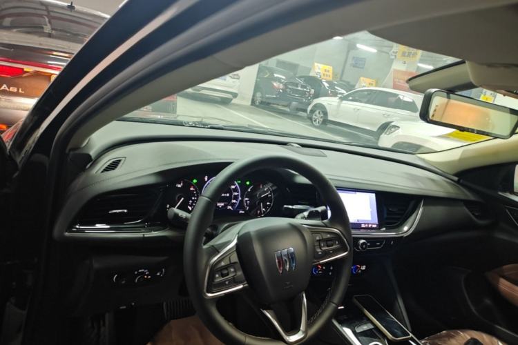 Used Buick Regal 2024 28T Luxury Edition Center Console