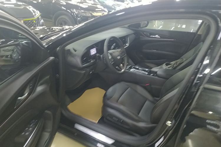 Used Buick Regal 2024 25T Deluxe Edition Driver Seat