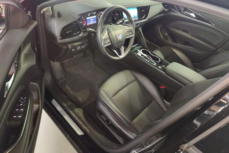 Used Buick Regal 2024 25T Deluxe Edition Driver Seat