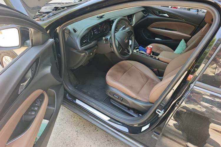 Used Buick Regal 2024 Restyled 28T Luxury Edition Driver Seat