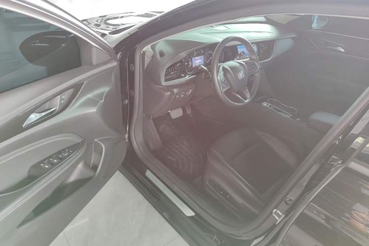 Used Buick Regal 2024 25T Deluxe Edition Driver Seat