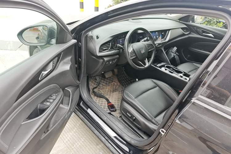 Used Buick Regal 2024 25T Deluxe Edition Driver Seat