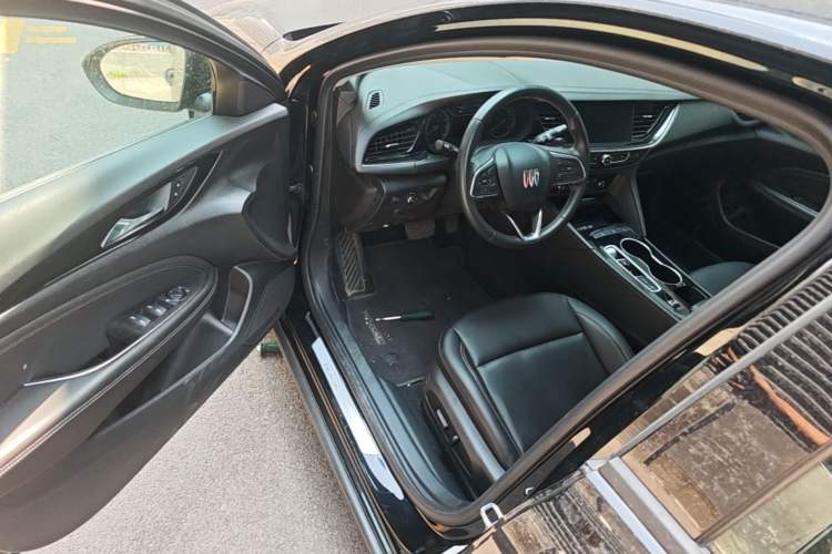 Used Buick Regal 2024 25T Deluxe Edition Driver Seat