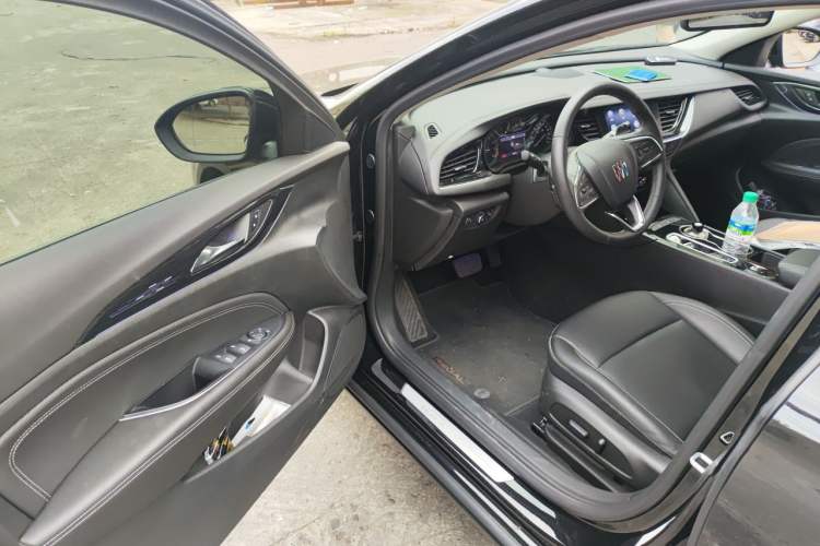 Used Buick Regal 2024 25T Deluxe Edition Driver Seat