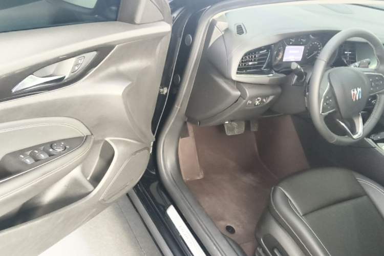 Used Buick Regal 2024 25T Deluxe Edition Driver Seat
