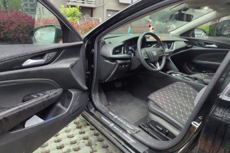 Used Buick Regal 2024 25T Deluxe Edition Driver Seat