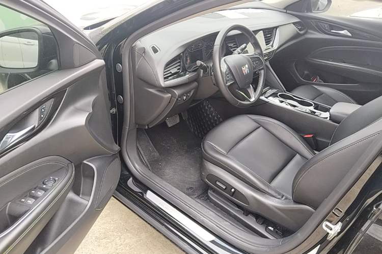 Used Buick Regal 2024 25T Deluxe Edition Driver Seat