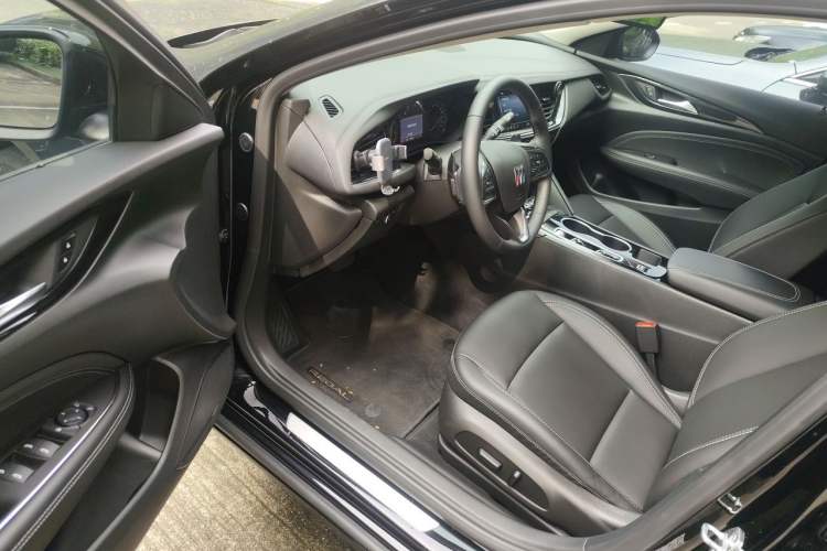Used Buick Regal 2024 25T Deluxe Edition Driver Seat