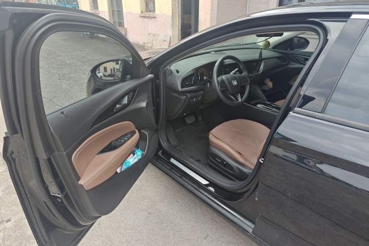 Used Buick Regal 2024 28T Luxury Edition Driver Seat