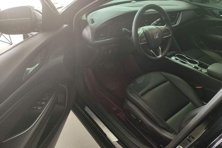 Used Buick Regal 2024 25T Deluxe Edition Driver Seat