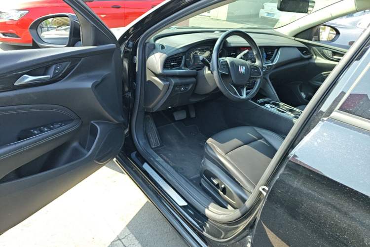 Used Buick Regal 2024 25T Deluxe Edition Driver Seat