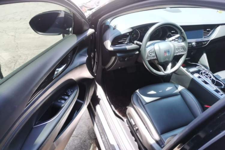 Used Buick Regal 2024 25T Deluxe Edition Driver Seat