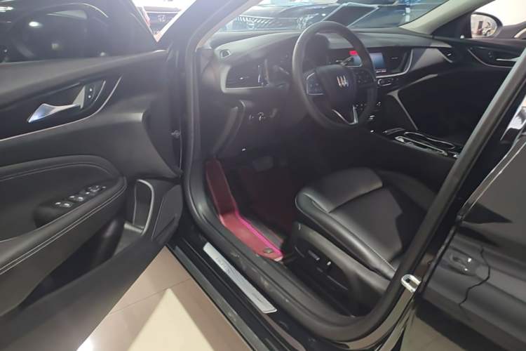Used Buick Regal 2024 25T Deluxe Edition Driver Seat