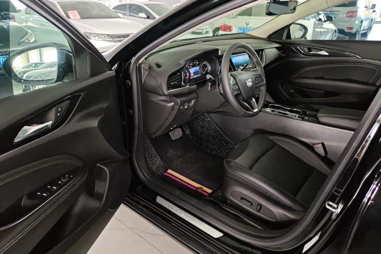Used Buick Regal 2024 25T Deluxe Edition Driver Seat