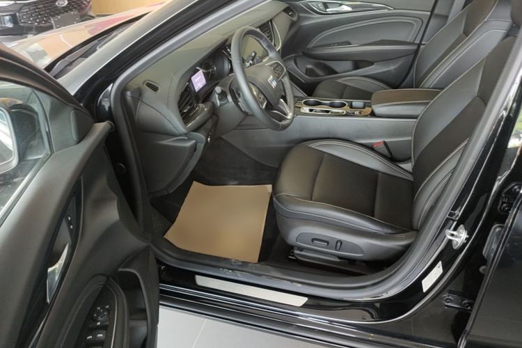 Used Buick Regal 2024 25T Deluxe Edition Driver Seat