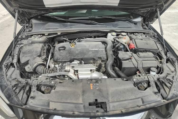 Used Buick Regal 2024 25T Deluxe Edition Engine Bay