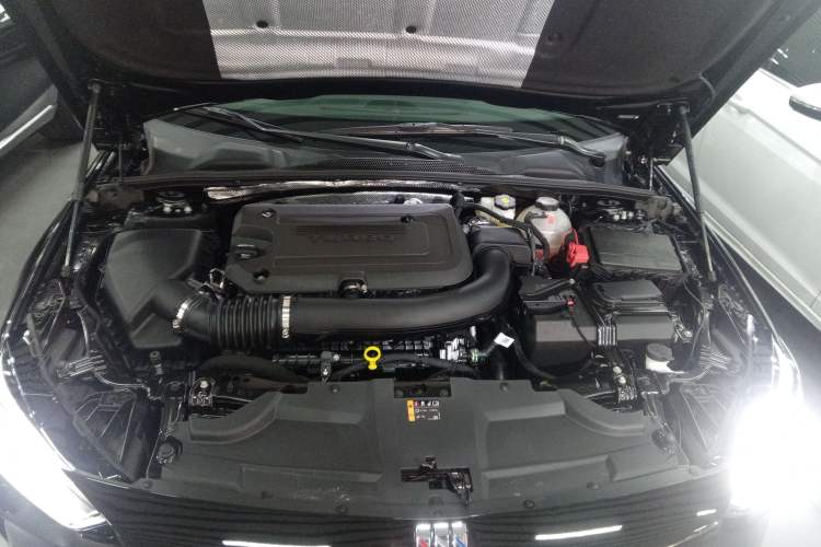 Used Buick Regal 2024 28T Luxury Edition Engine Bay