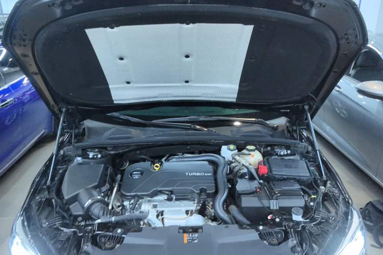 Used Buick Regal 2024 25T Deluxe Edition Engine Bay