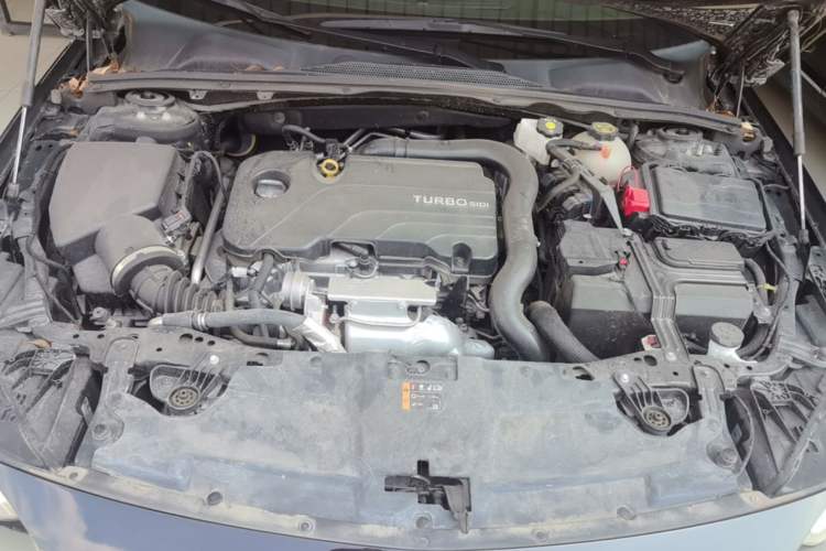 Used Buick Regal 2024 25T Deluxe Edition Engine Bay