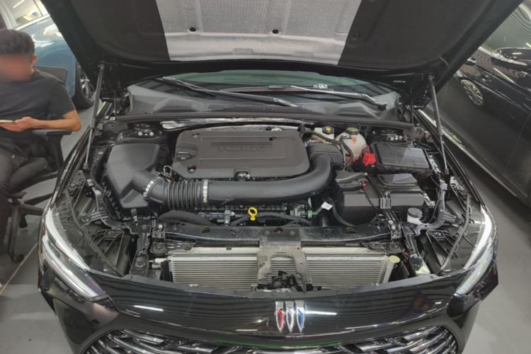 Used Buick Regal 2024 28T Luxury Edition Engine Bay