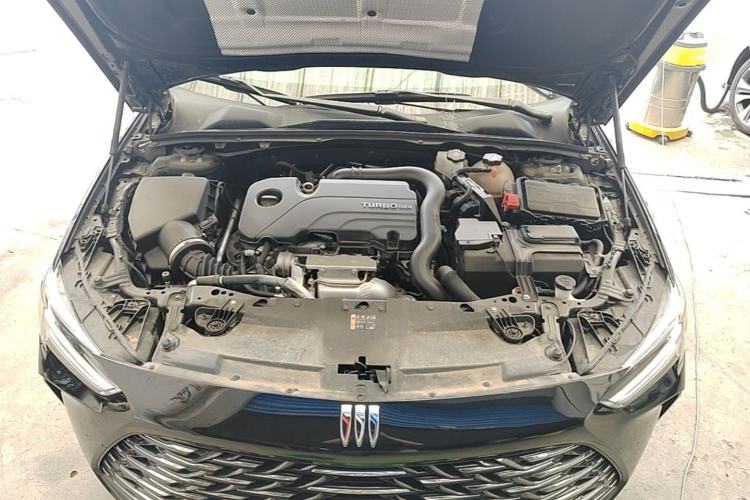 Used Buick Regal 2024 25T Deluxe Edition Engine Bay