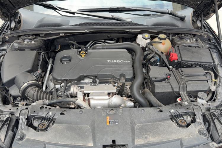 Used Buick Regal 2024 25T Deluxe Edition Engine Bay