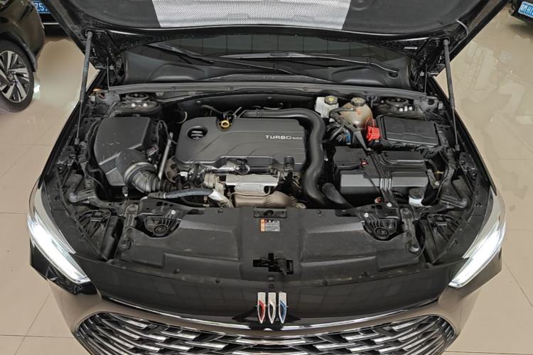 Used Buick Regal 2024 25T Deluxe Edition Engine Bay