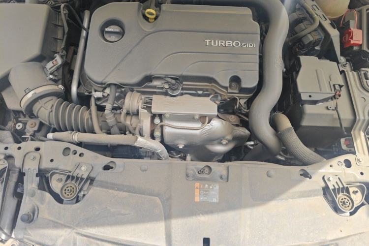Used Buick Regal 2024 25T Deluxe Edition Engine Bay