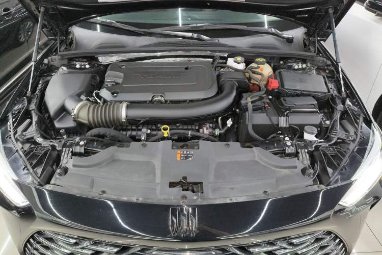 Used Buick Regal 2024 28T Luxury Edition Engine Bay