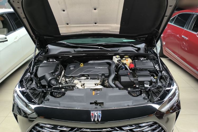 Used Buick Regal 2024 25T Deluxe Edition Engine Bay