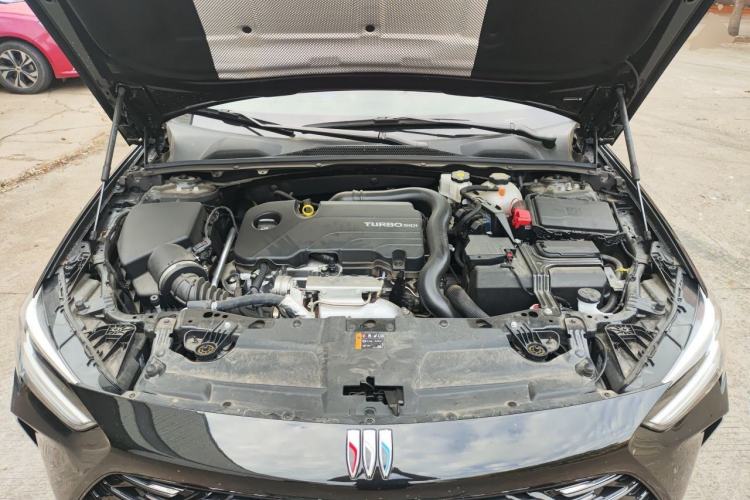 Used Buick Regal 2024 25T Deluxe Edition Engine Bay