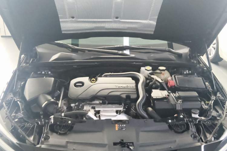 Used Buick Regal 2024 25T Deluxe Edition Engine Bay
